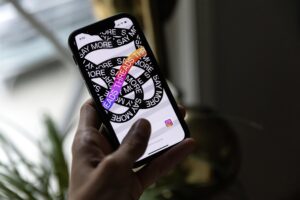Threads consigue en su primera semana un récord histórico de descargas y enfurece a Twitter