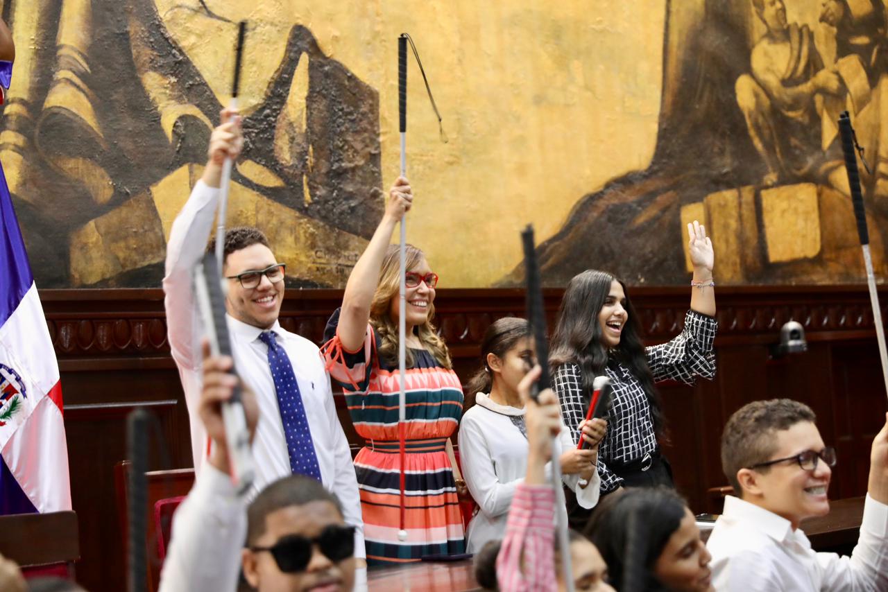 Senado abrió sus puertas a jóvenes no videntes de la Fundación Francina