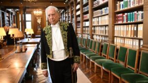 Vargas Llosa recibe el alta hospitalaria y 