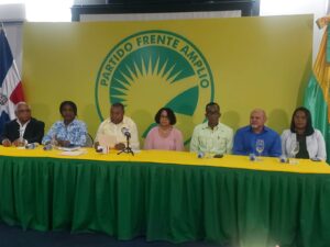 Profesores se presentan como precandidatos junto a prof. María teresa cabrera por cambio de época política en el país 