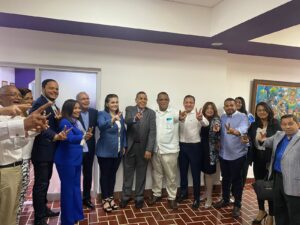 Aspirantes a alcaldes del PRSC y de la Fuerza del Pueblo se juramentan en el PLD