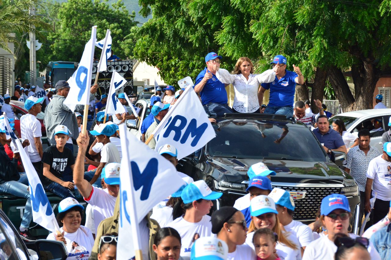 Manuela Ortiz encabeza marcha en Estebanía, respaldada por todas las autoridades del PRM