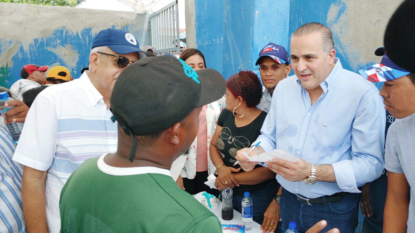 Senador Alexis Victoria lleva su programa "Alexis Con el Pueblo" a San José de Villa, Nagua