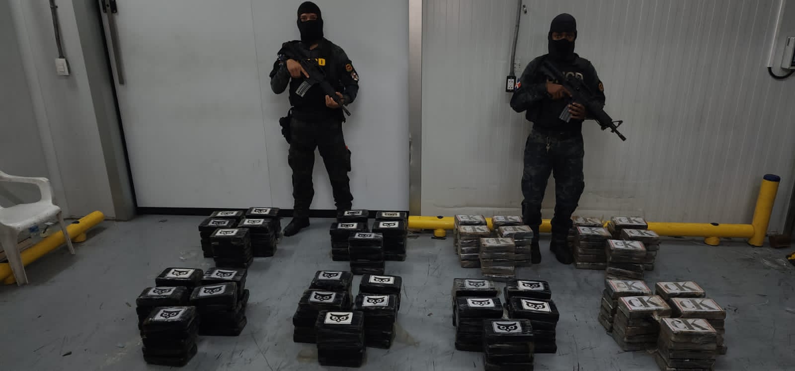 Ocupan otros 200 paquetes presumiblemente cocaína en cajas de guineos