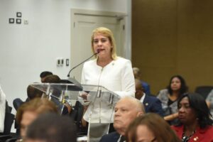 Colegio de Notarios favorece creación del Ministerio de Justicia
