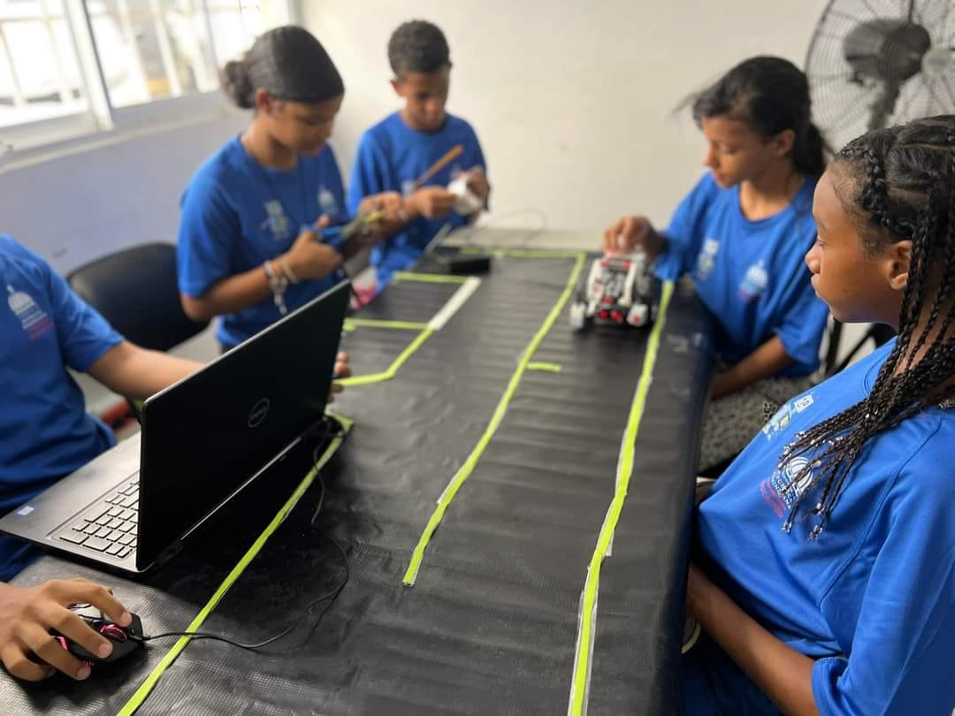 Dirección Regional 15 cierra con éxito campamento de Robótica Educativa 2023