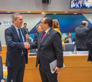 Abinader regresa esta noche al país tras participación en Cumbre Unión Europea-CELAC 
