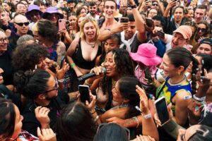 Tokischa cierra por todo lo alto su gira por Europa en el festival más importante de París 