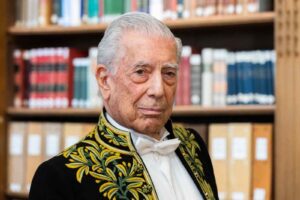 Mario Vargas Llosa se recupera tras contagiarse de COVID-19