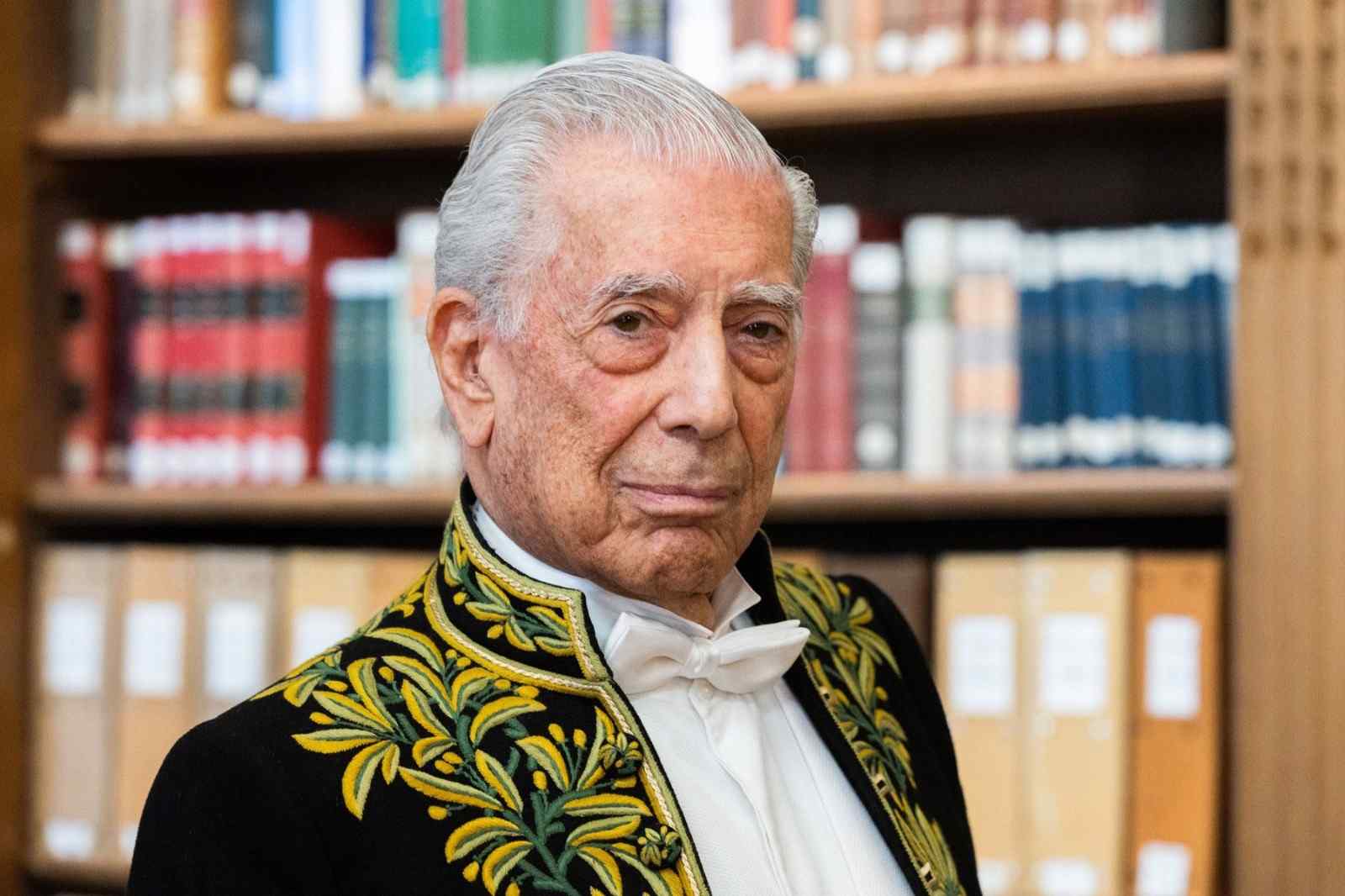 Mario Vargas Llosa se recupera tras contagiarse de COVID-19