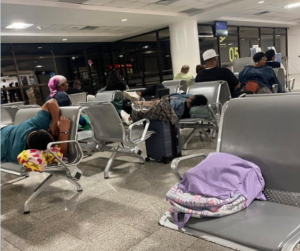 Falta de pilotos detiene curso de JetBlue en Puerto Plata; Decenas de pasajeros varados