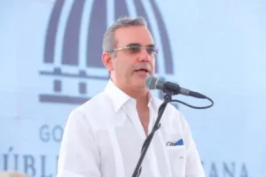 Presidente Abinader se compromete a seguir impulsando reforma policial