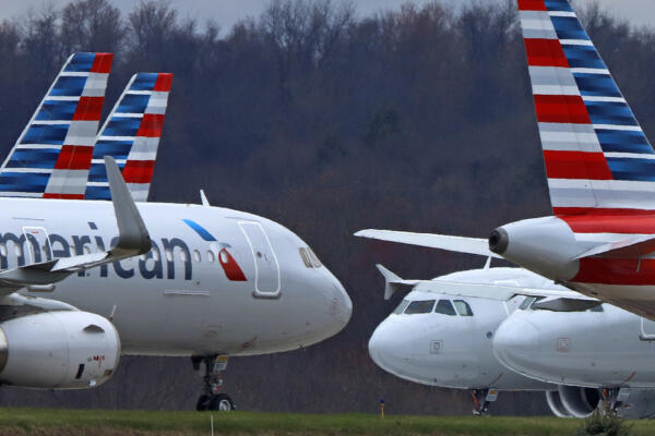 Sancionan a American Airlines por retrasos en pistas de aterrizaje