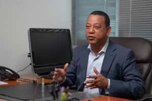 Aspirante a presidencia lamenta la falta de apoyo de partidos políticos