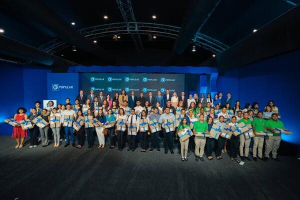 Popular incorpora 55 nuevos becados a su programa de becas