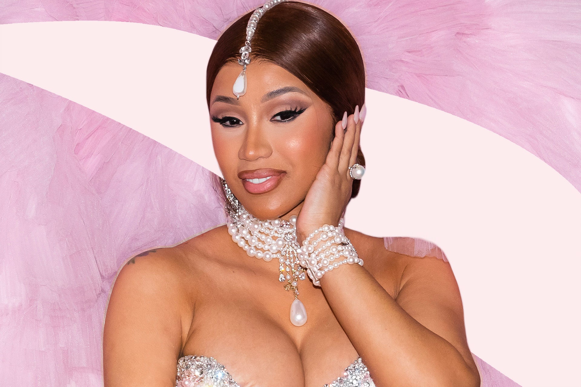 Subastan el micrófono que Cardi B le lanzó a una fanática