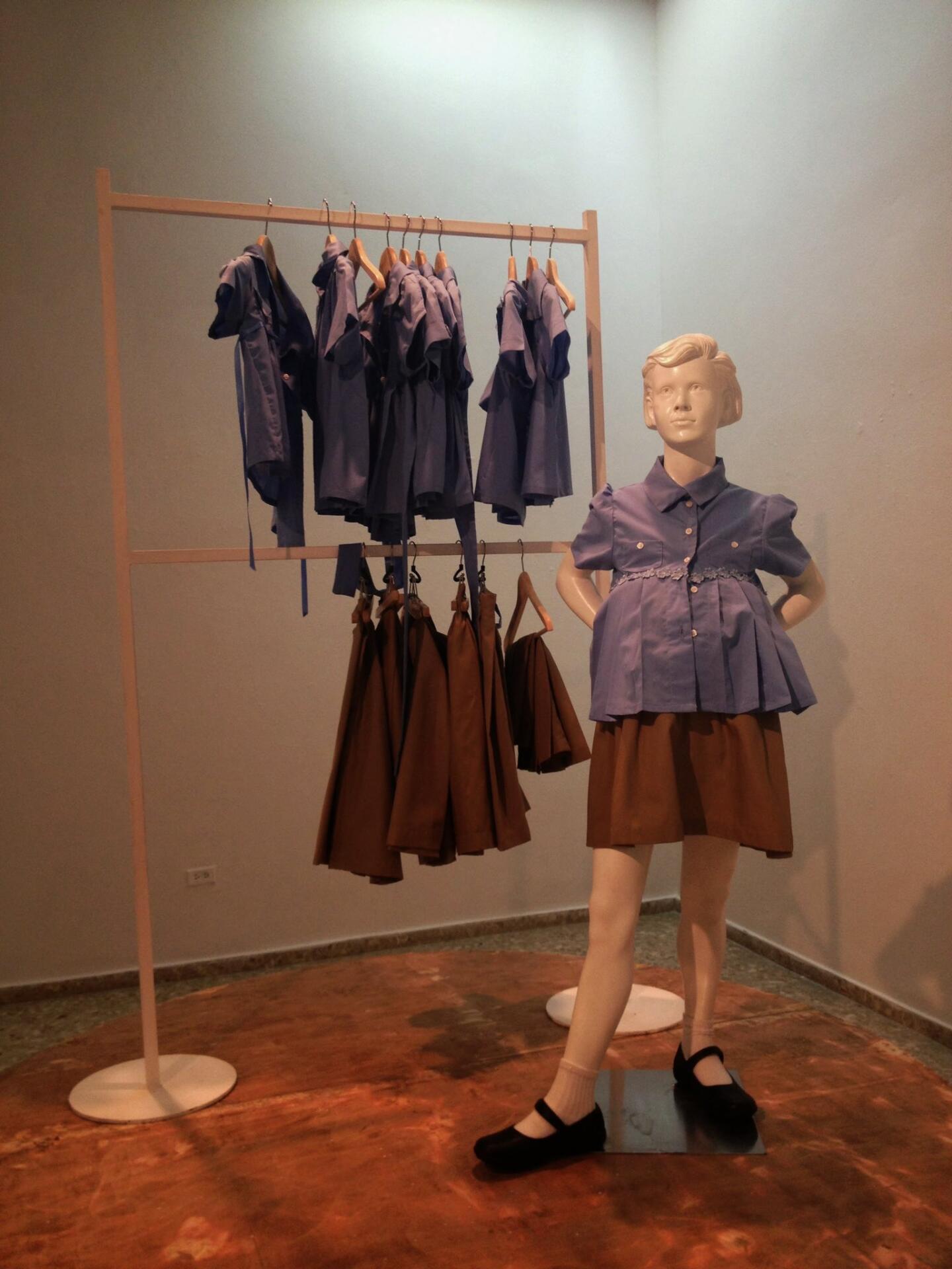 Primera Dama habla sobre exposición representa niña embarazada vestida con uniforme escolar