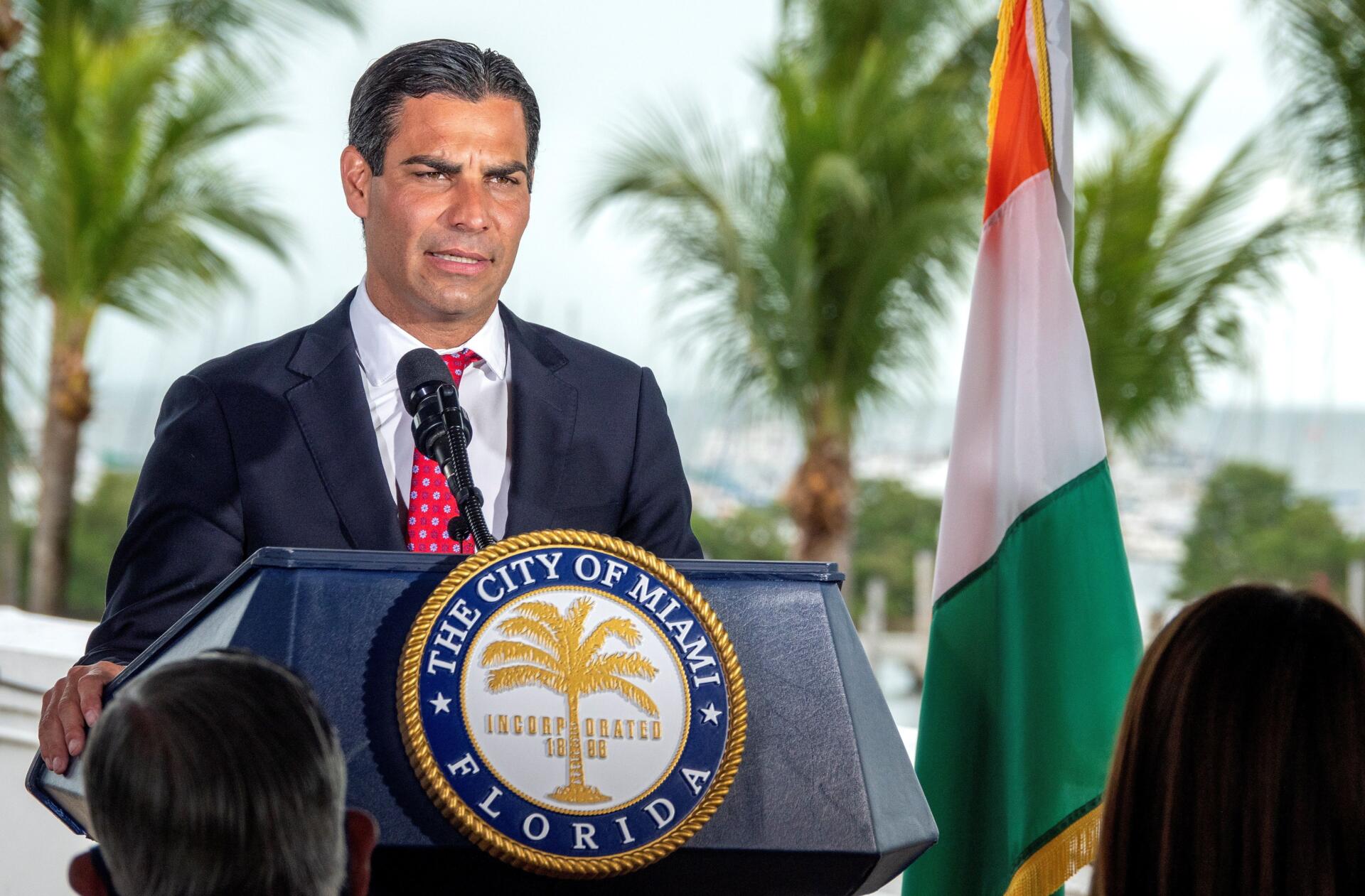 Alcalde republicano de Miami retira su candidatura a la Casa Blanca