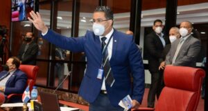 Senador por San Cristóbal dona 42 camas a dirección regional de salud valdesia 