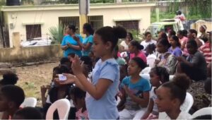 Dos fundaciones se unen para entregar útiles escolares a niños de escasos recursos en Hato Mayor