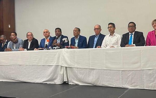 Junior Santos renuncia del PRD