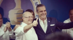 Abinader regresa de Nueva York y se reúne con Hipólito tras anuncio de reelección