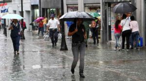 Monitorean activa onda tropical con un 50 % para convertirse en ciclón tropical