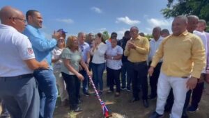Ayuntamiento de Cotuí inicia remozamiento del play en sector Vista del Valle