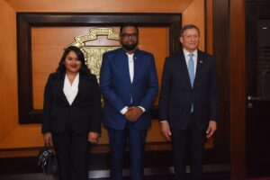 Presidente Abinader recibe en palacio a su homólogo de Guyana