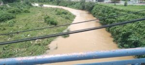 Buscan en San Cristóbal a joven que se lanzó al río Nigua