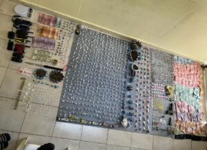 Verón: DNCD y fiscales arrestan cinco y ocupan drogas, arma de fuego y dinero 