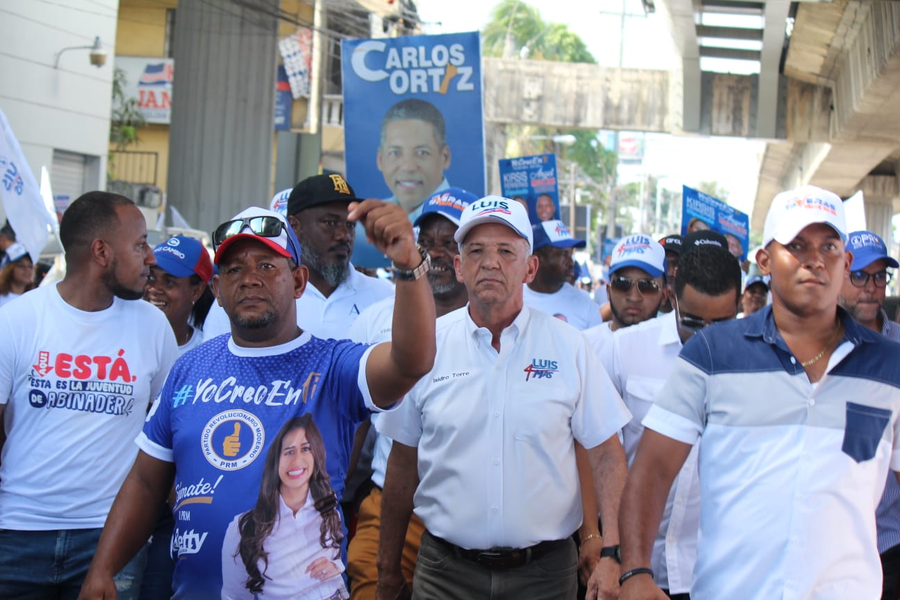 Realizan marchas en SDN solicitando la reelección del presidente Abinader