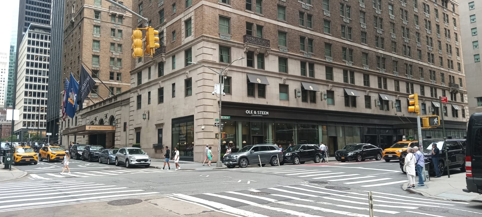 Presidente Abinader se reúne con cónsules de su gobierno en Nueva York