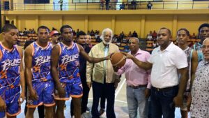 Juan Hubieres aportará 300 mil pesos al Torneo Superior de Baloncesto de Yamasá 