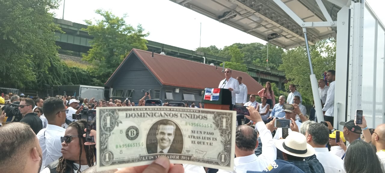 Promueven reelección de Abinader con billete de dólar en Nueva York