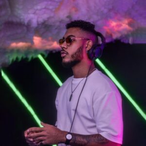 Joe Love, el joven cantautor que está revolucionando la música