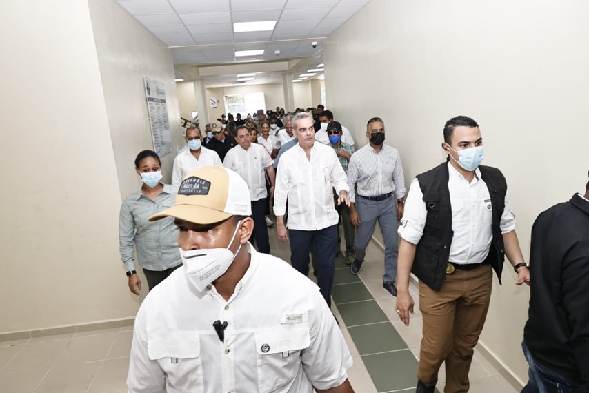 Presidente Abinader visita la zona afectada