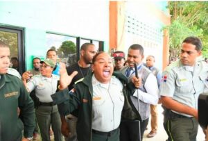 Ordenan apertura juicio contra coronela y agresores al Defensor del Pueblo en el Canódromo