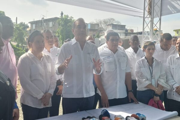 Presidente Luis Abinader se rehúsa a referirse sobre alianzas de la oposición