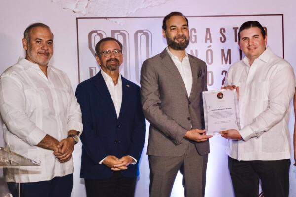 Aderes reconoce a Andrés Marranzini Grullón por sus aportes al sector gastronómico