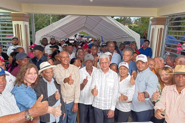 Ricardo De los Santos juramenta en PRM al presidente y exsecretario de Organización PLD en Cotui