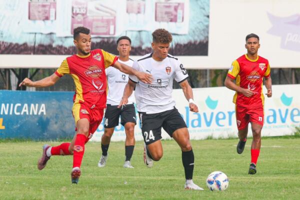 Cibao FC y La Vega empataron a cero gol en el Cóndor 