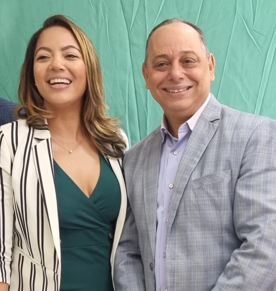 Julio Romero recibe respaldo de Leandra Acosta