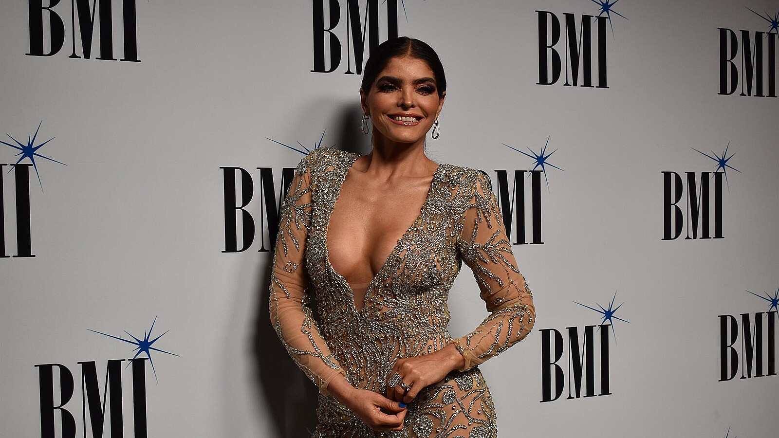 Ana Bárbara demandada por su propio hermano
