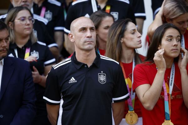 FIFA suspende a Rubiales de todas sus actividades