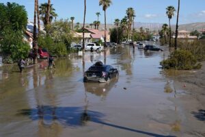 Huracán Hilary azota California horas después de ocurrir un terremoto de 5.1 pulgadas 