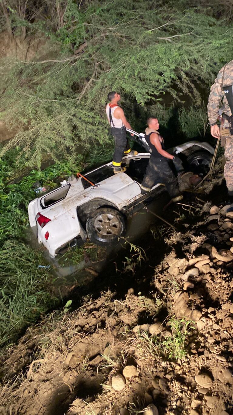 11 adultos y 2 niños pierden la vida por accidente en Valverde