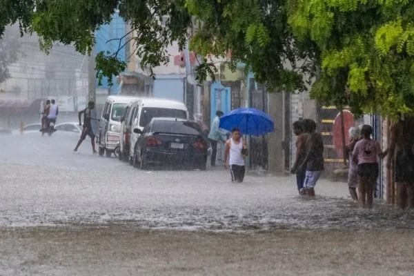 'Franklin' se fortalece a huracán categoría 4; conoce su trayectoria
