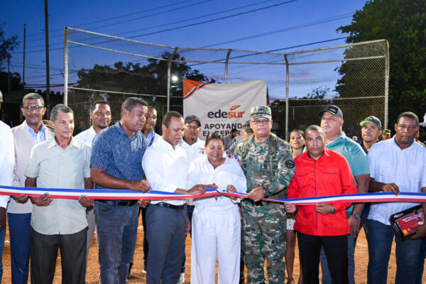 EDESUR ilumina el estadio de softbol de la 1ra. Brigada del Ejército