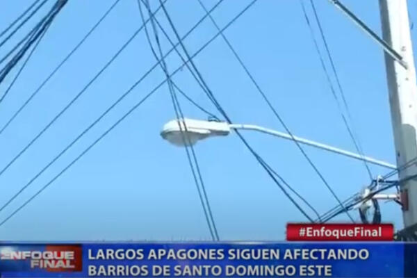 Largos apagones siguen afectando barrios de Santo Domingo Este